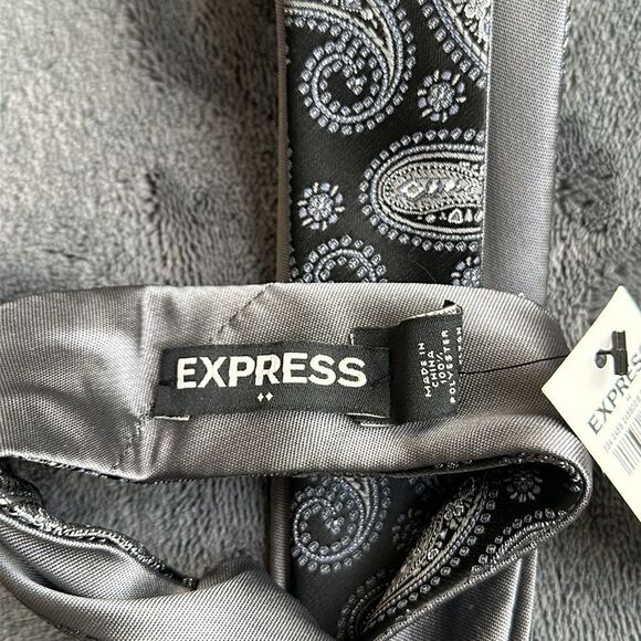 New Express Reversible Paisley Grey Skinny Tie - Picture 5 of 5